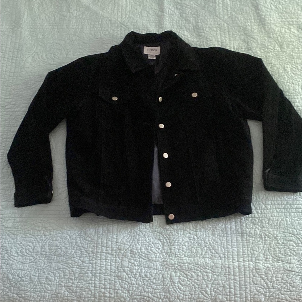 Vintage Black Leather Jacket Timeless Design